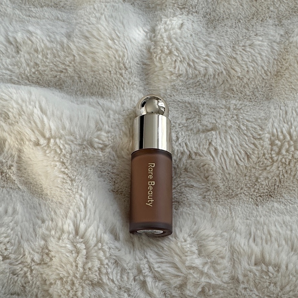 Rare Beauty Soft Pinch Liquid Contour in shade Mellow